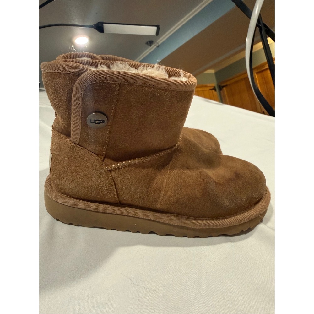 UGG Kids Classic Mini Chestnut Suede Sheepskin Boots Side Button Brown Size 1 - Picture 3 of 4